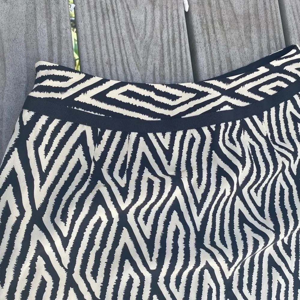 Ann Taylor Zebra Print Black Cream Silk A Line Pleated Skirt Size 2